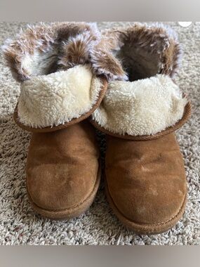Koolaburra Brown Suede Ankle Booties with Cream Shearling Cuff